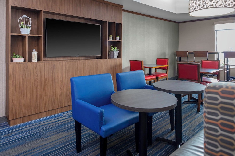 Roanoke Rapids Vacations - Holiday Inn Express  Suites Roanoke Rapids SE, an IHG Hotel - Property Image 32