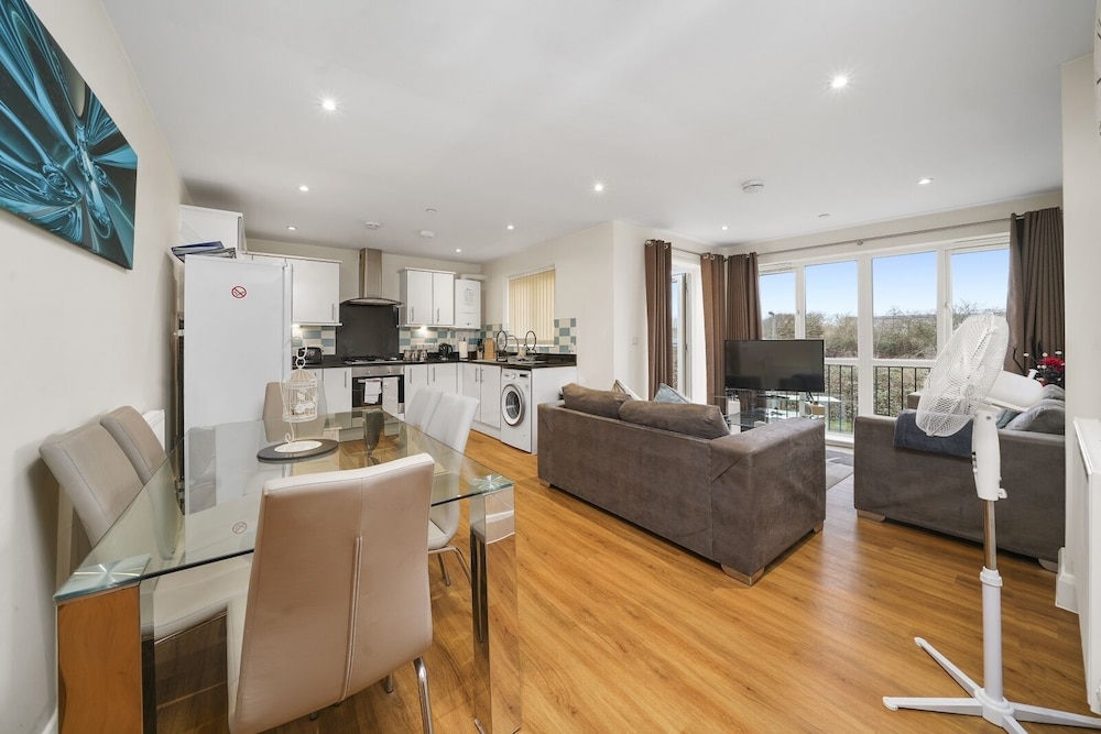 Heathrow Living Serviced Apartments by Ferndale