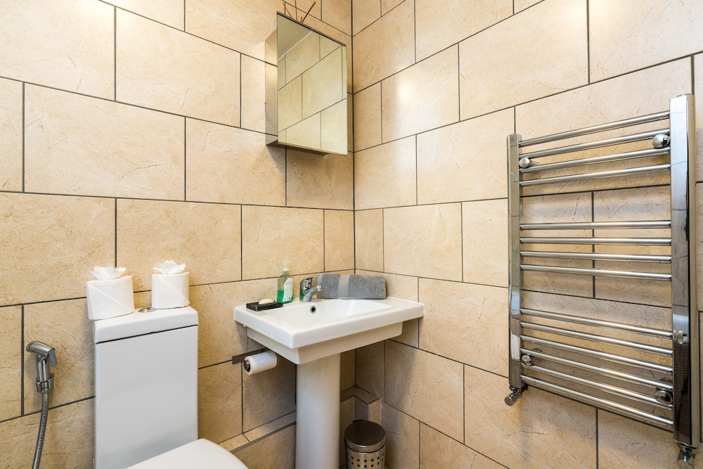Luxury Islington Apartment With Balcony