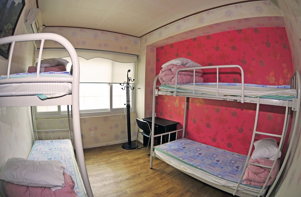 Hwaseong Guest House - Hostel