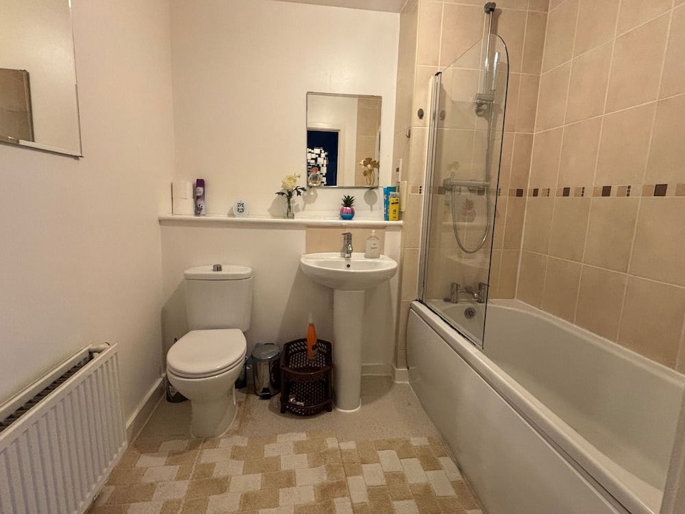 Pet Friendly - 4 Guests - Free Parking