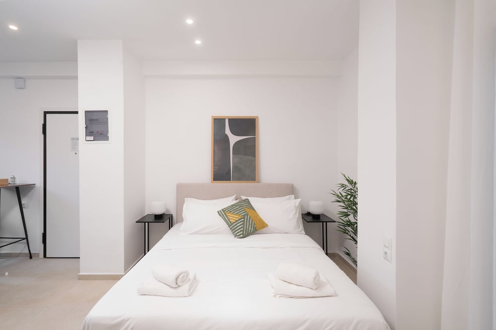 15 Minutes Walk to Acropolis, Minimalist Studio