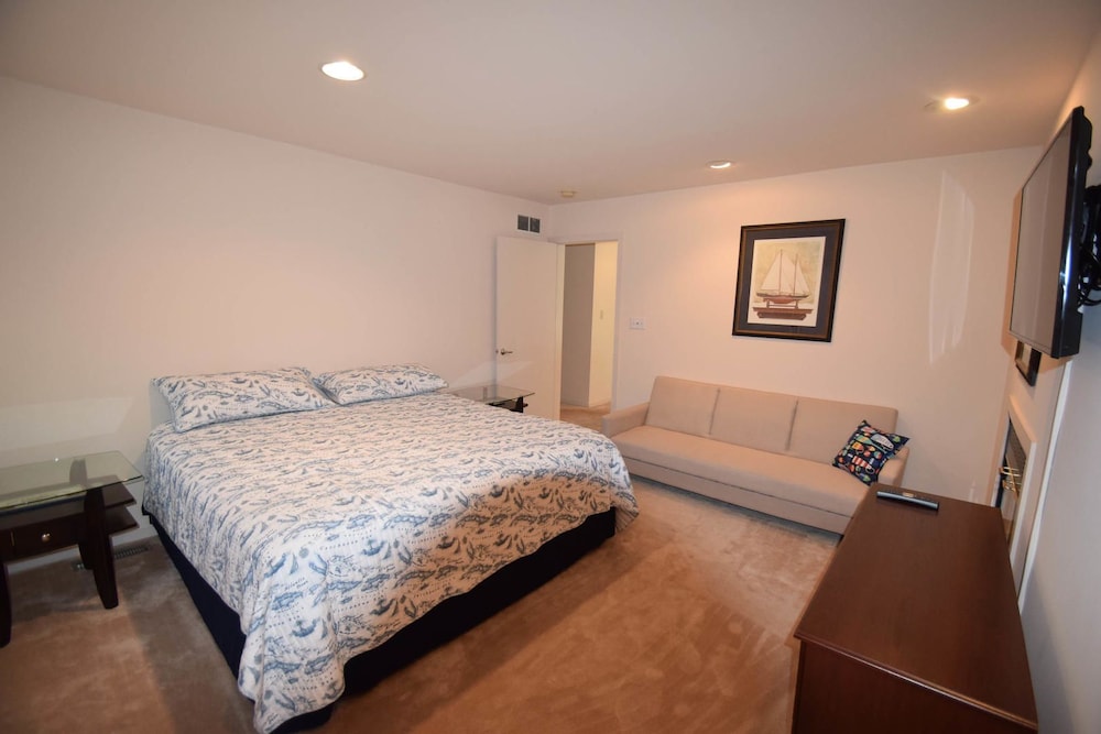 Tunnel Avenue 14106 2 Bedroom Home by RedAwning