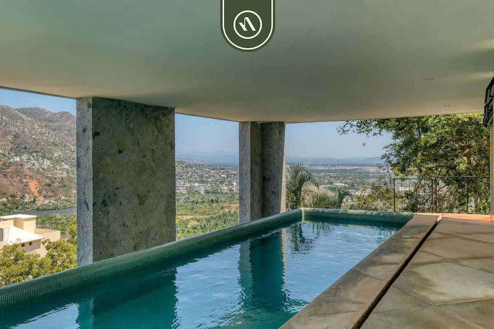 Luxury 4 BR Condo - Amazing Bay View - Pool