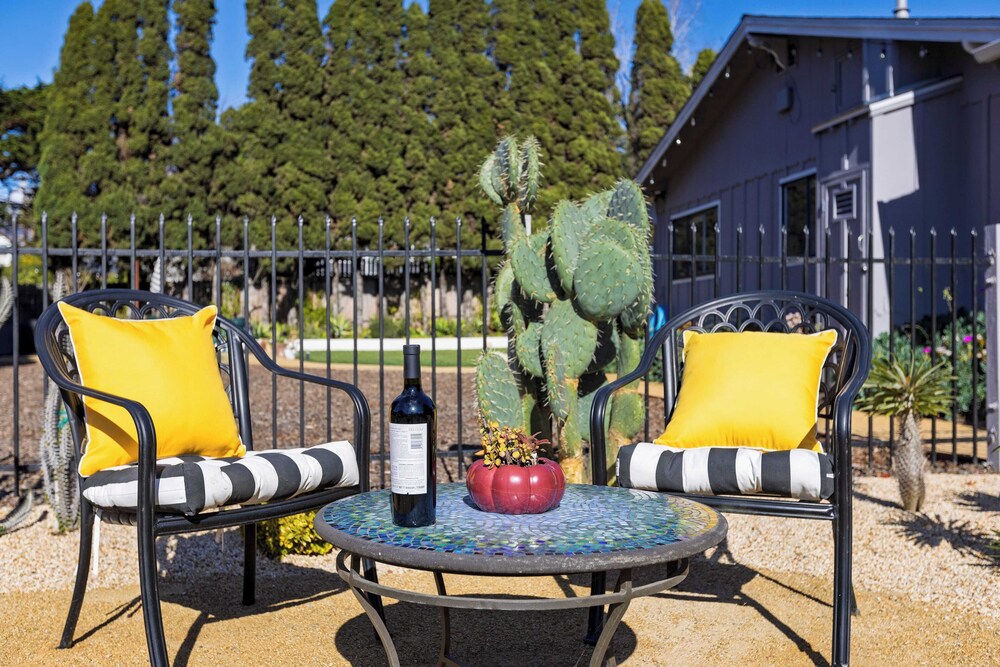 Hummingbird Haven by Avantstay Dog-friendly, Near the Beach, Huge Yard+hot Tub