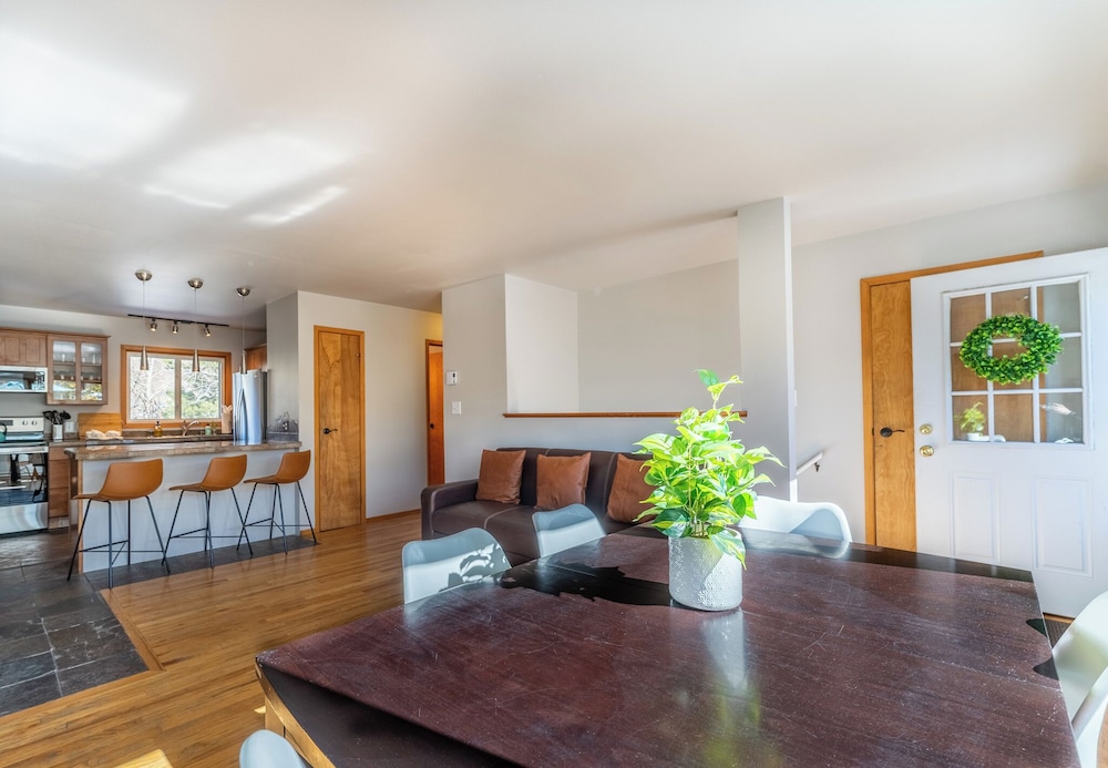 345 Rainbow Court