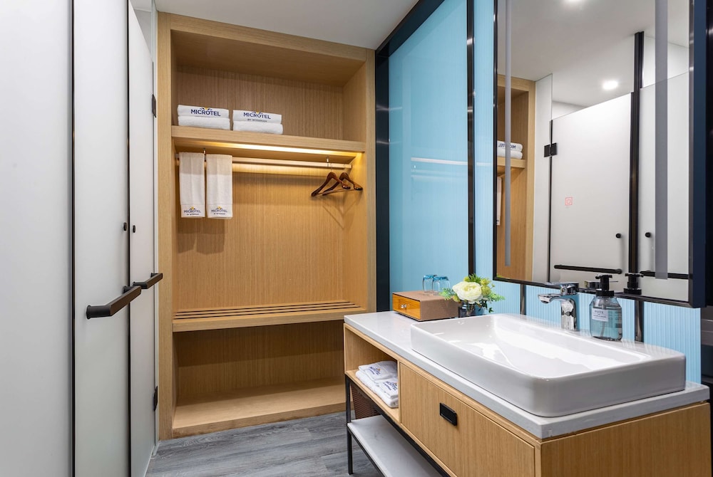 Hangzhou Vacations - Microtel by Wyndham Hangzhou - Property Image 10