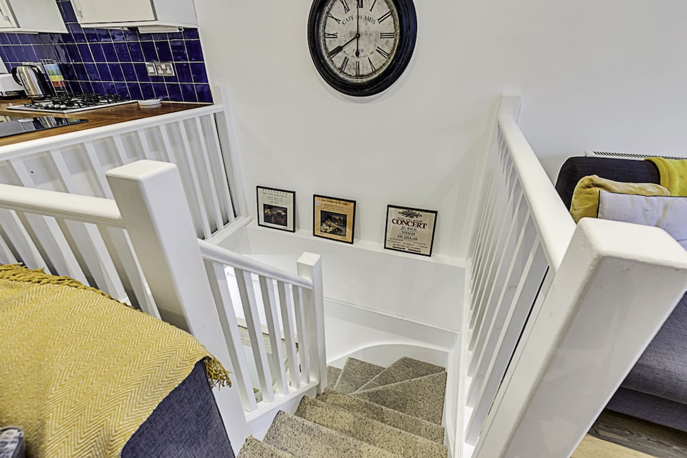 Modern Comfort Two Bedroom Gem on the Rye
