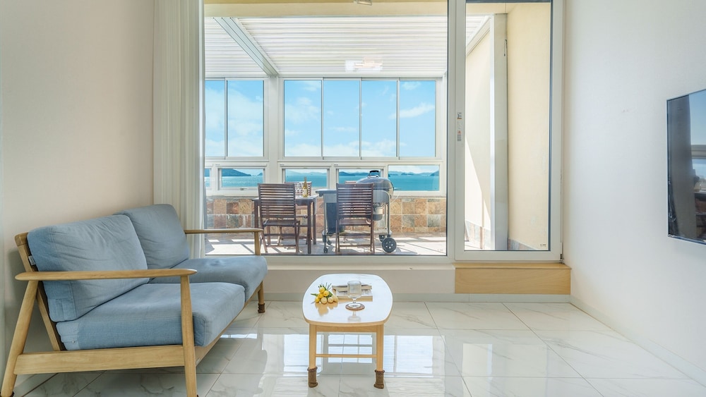 Yeosu Stay Raonpine Spa Pension