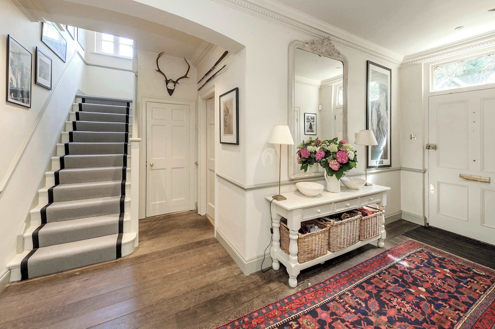 Beautiful Family Home w Garden Pool - Wimbledon