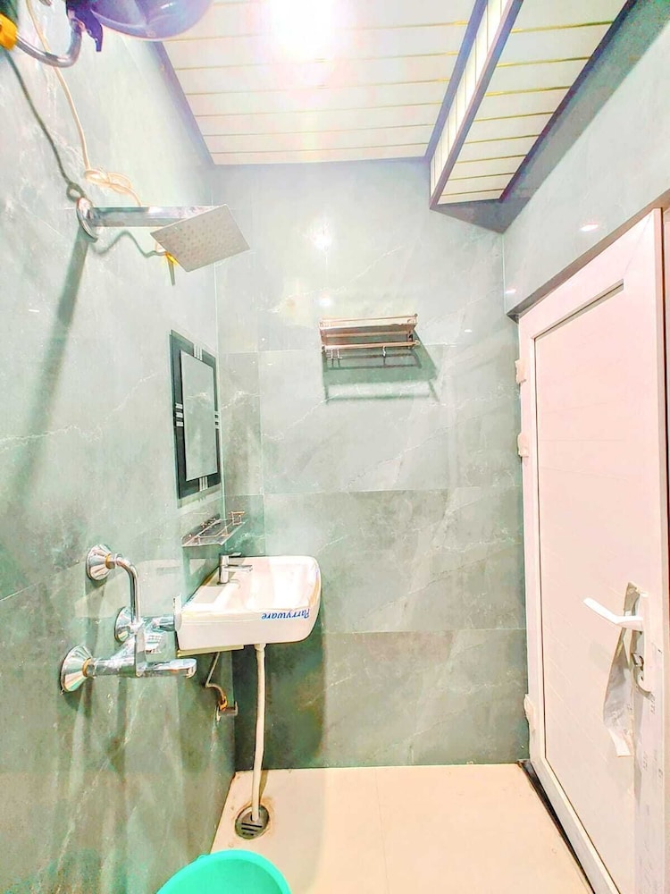 Hotel R K Villa 700 mtr Vishwanth Temple
