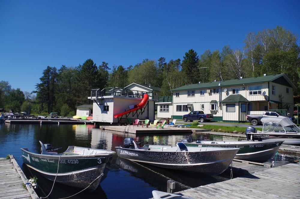 Dogtooth Lake Resort