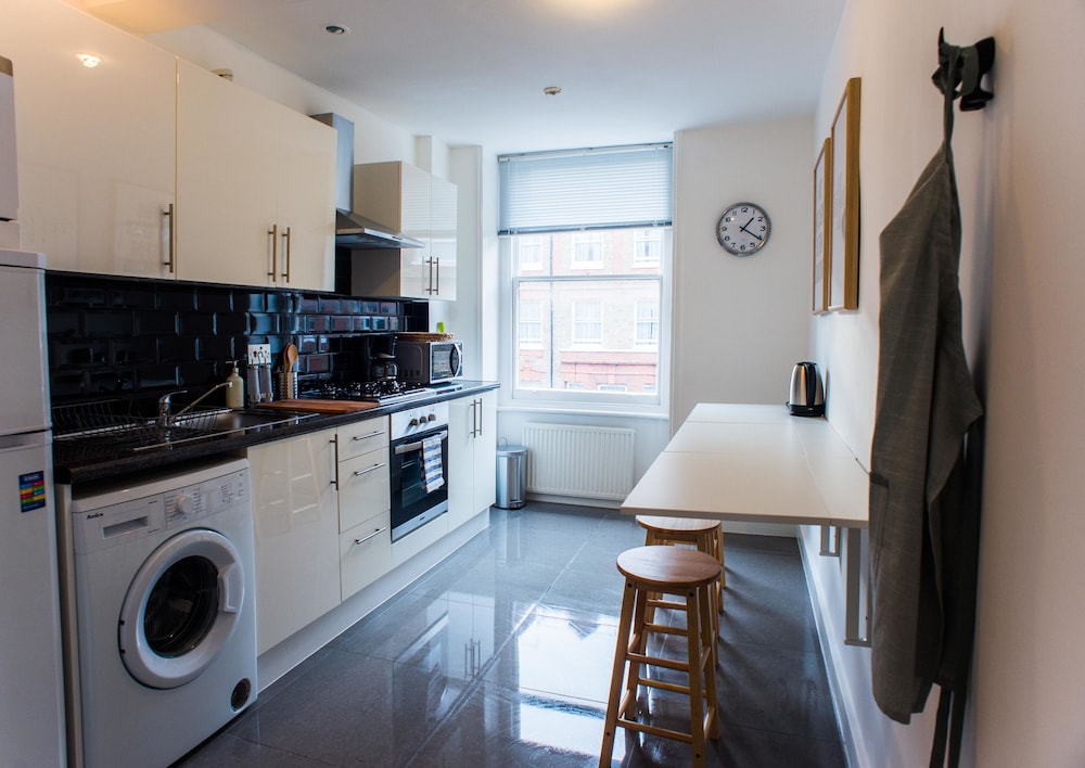 Baker Street Apartments by Allô Housing
