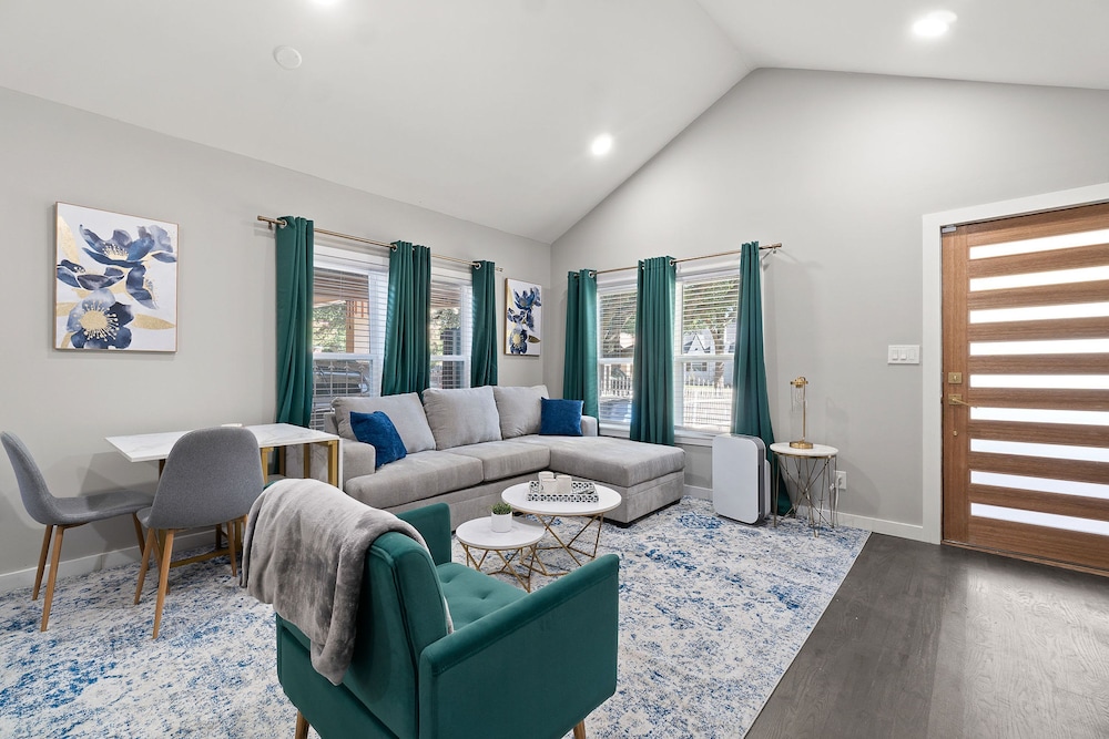 Emerald Indigo House Pet Friendly