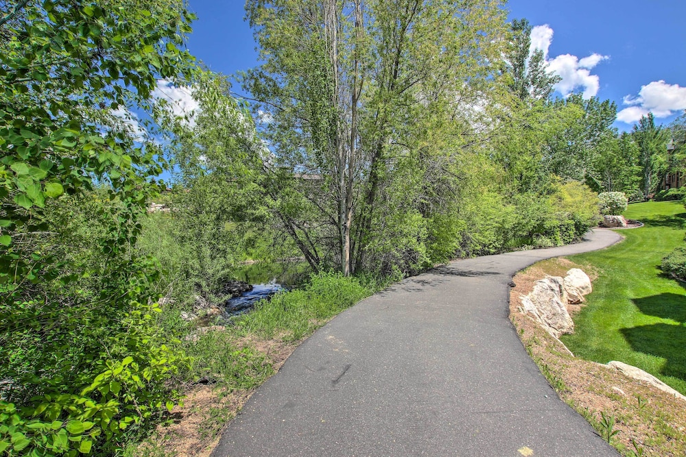 Mtn-view Gem Near Skiing & Golf in Eden!