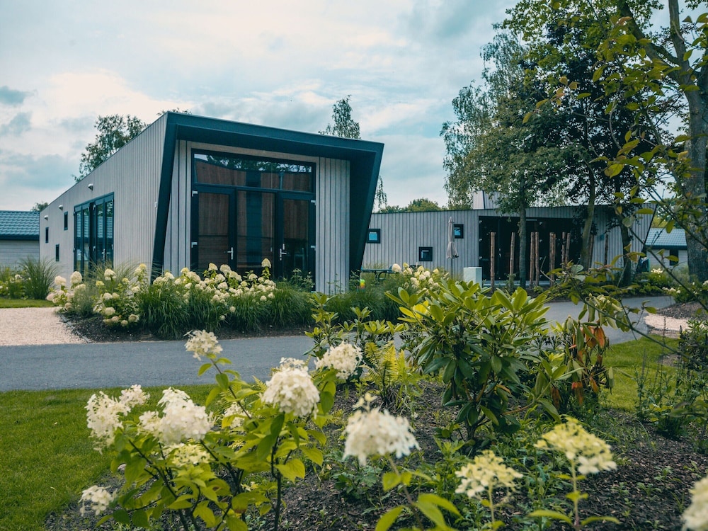 Modern Chalet Only 2 km of the Efteling