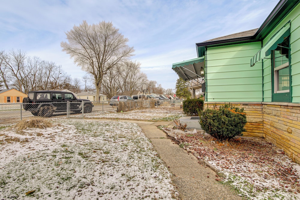 2 Mi to Motor Speedway! Indy Home w/ Fenced Yards