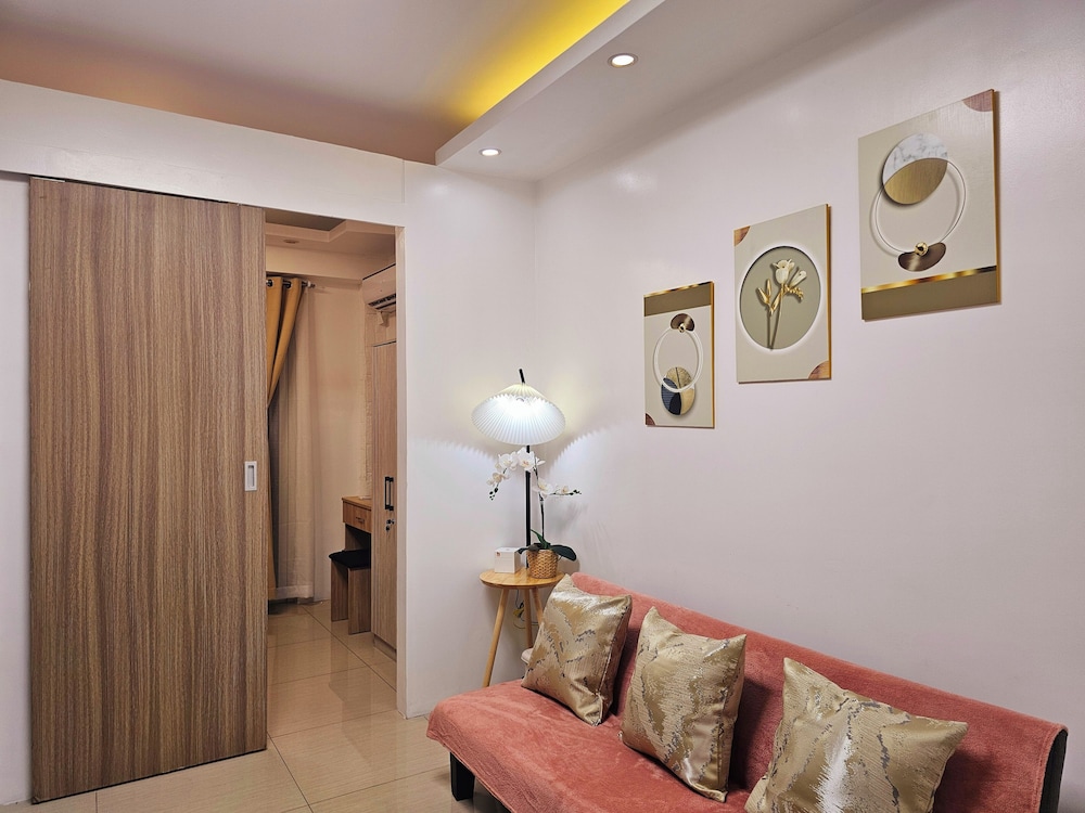 Hannah Crib at Shore Residences