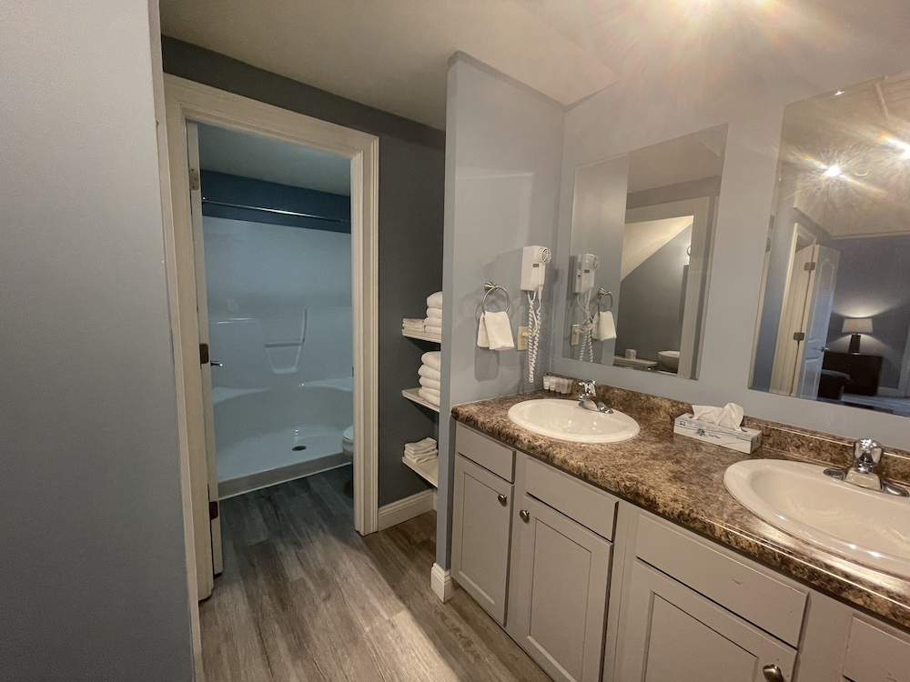 Harbour Square Suites