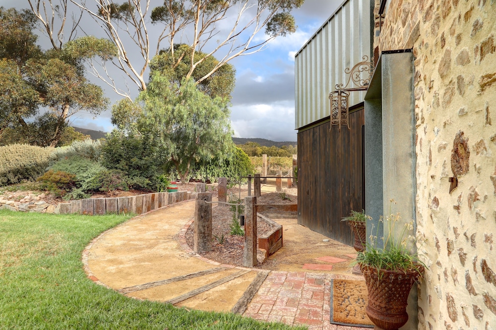 Old Chaff Mill Retreat - - luxury vineyard accommodation