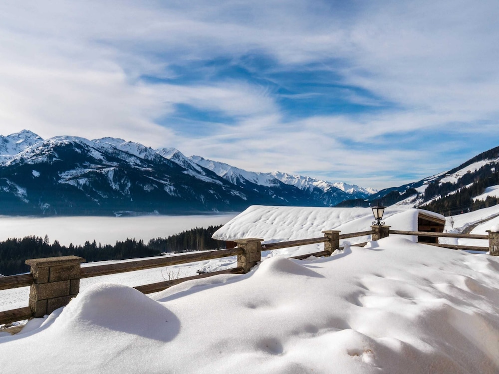 Comfy Apartment in Hollersbach im Pinzgau near Lake view 2