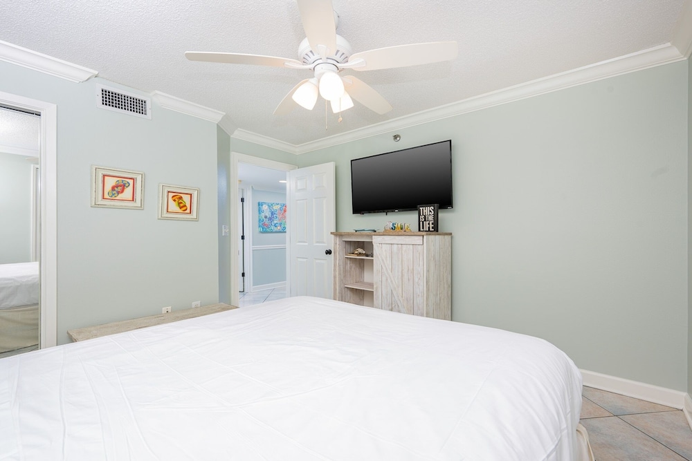 Phoenix Vii 7805 3 Bedroom Condo