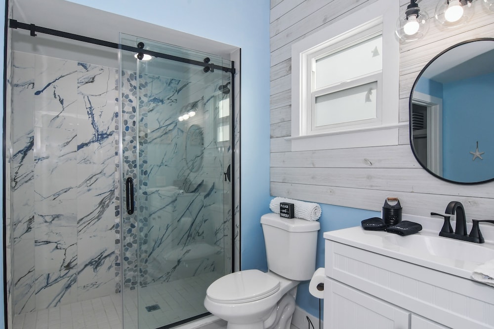 1 Mi to Fort Myers Beach Access! Chic Coastal Home