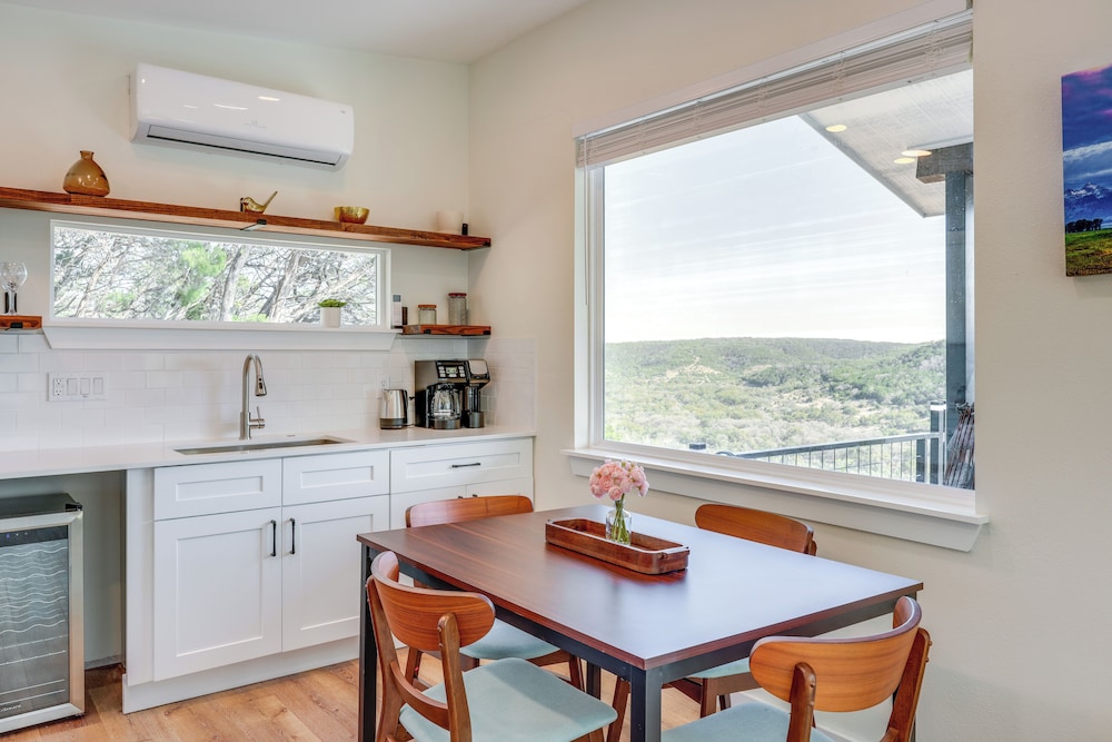Close to Canyon Lake: Cabin - Boat Ramp & Hot Tub