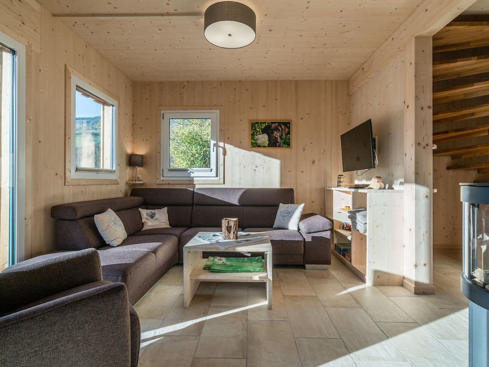 Attractive Chalet With Whirlpool