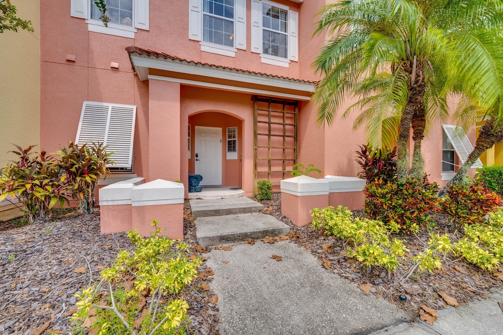 Sunny Kissimmee Vacation Rental w/ Pool Access view 4