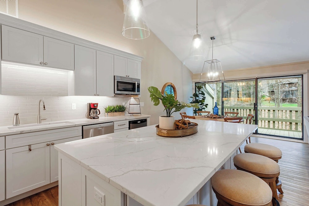Abbey Springs - Private Community & Amenities!