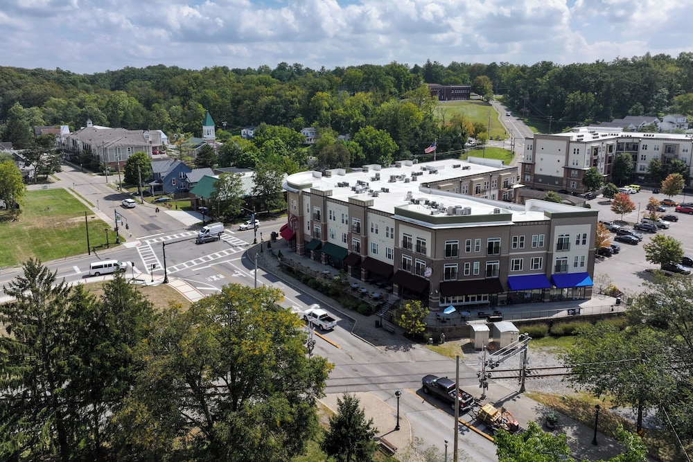 1 Block to Loveland Bike Trail: 'the Frog Man Inn'