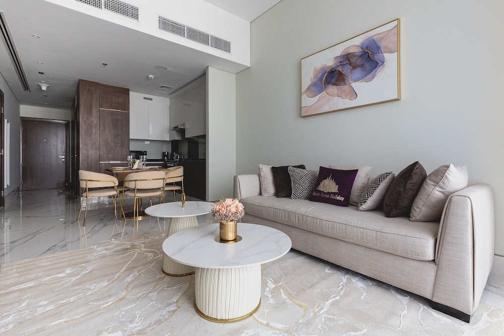 GLOBALSTAY. J One Tower Apartments