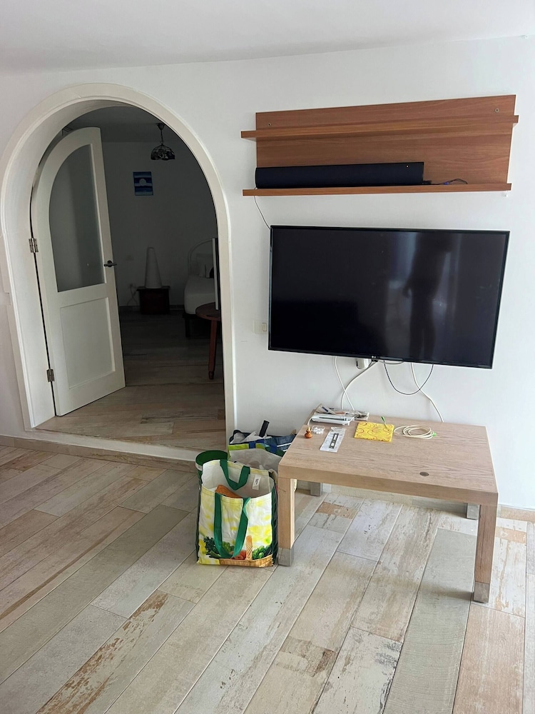 Barbara Gortito, 2 Bedrooms Flat With A Sea View