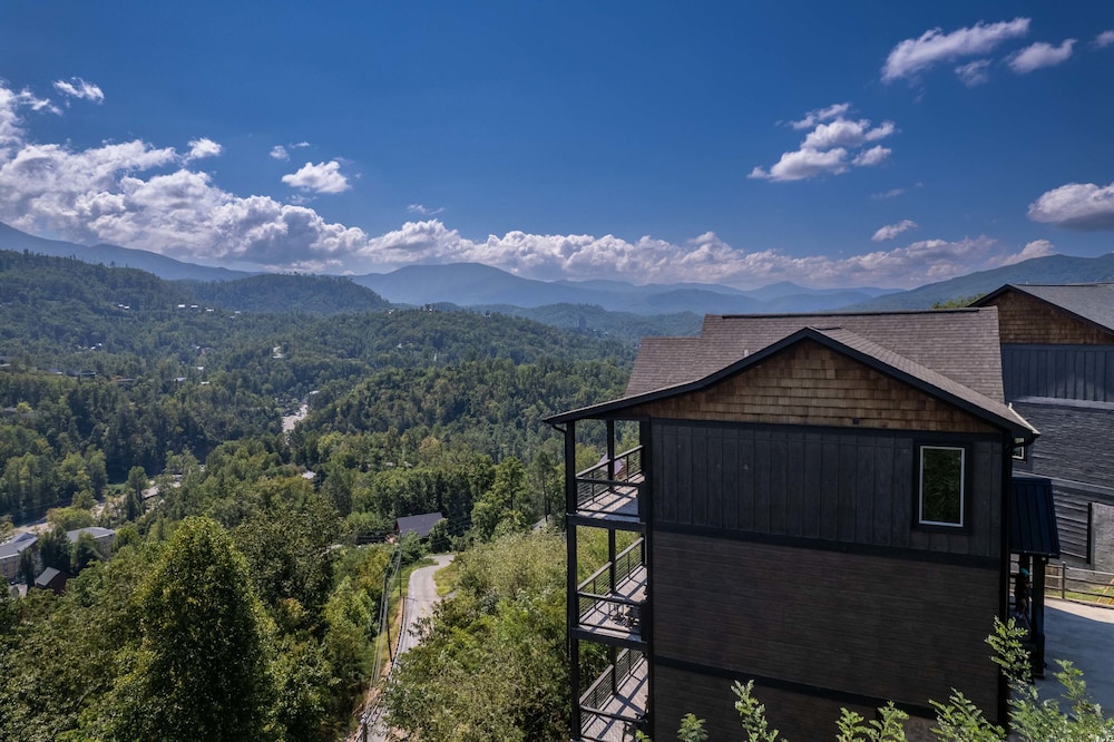 Stunning 4bedroom With Sky Views