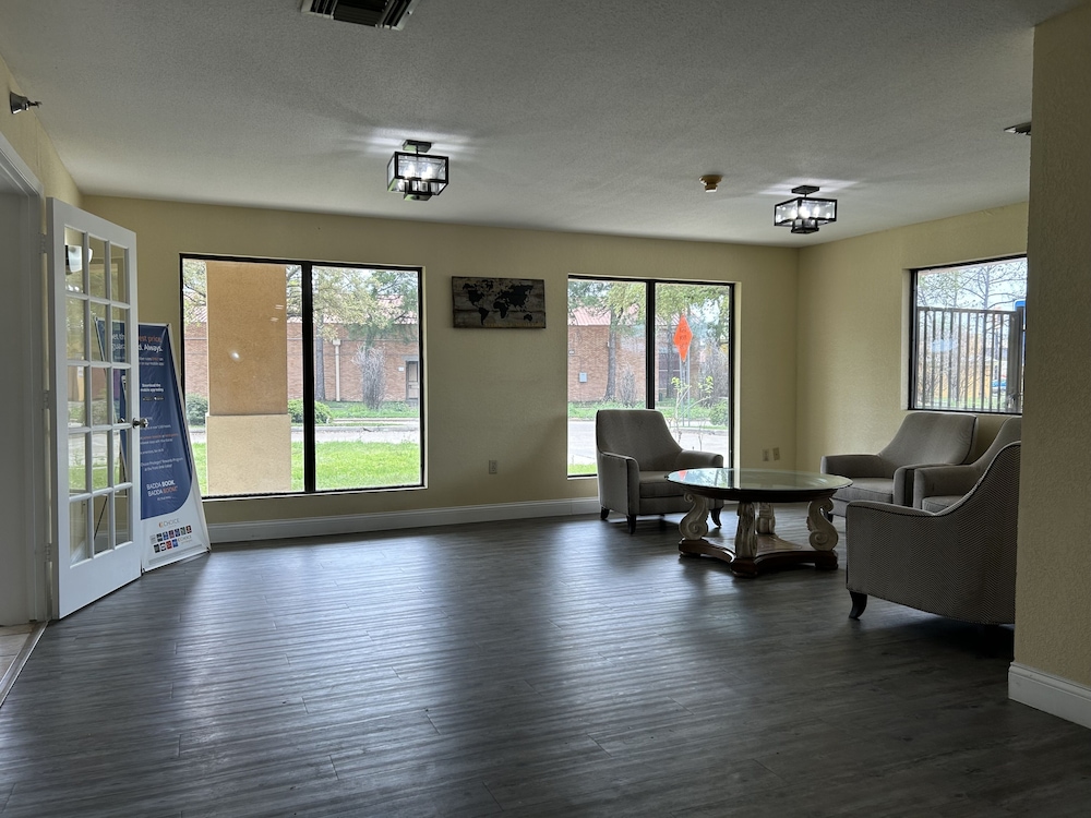 Rodeway Inn & Suites Highway 290 Northwest - Image 4