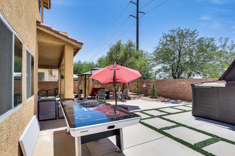 North Las Vegas Home w/ Hot Tub - 14 Mi to Strip!