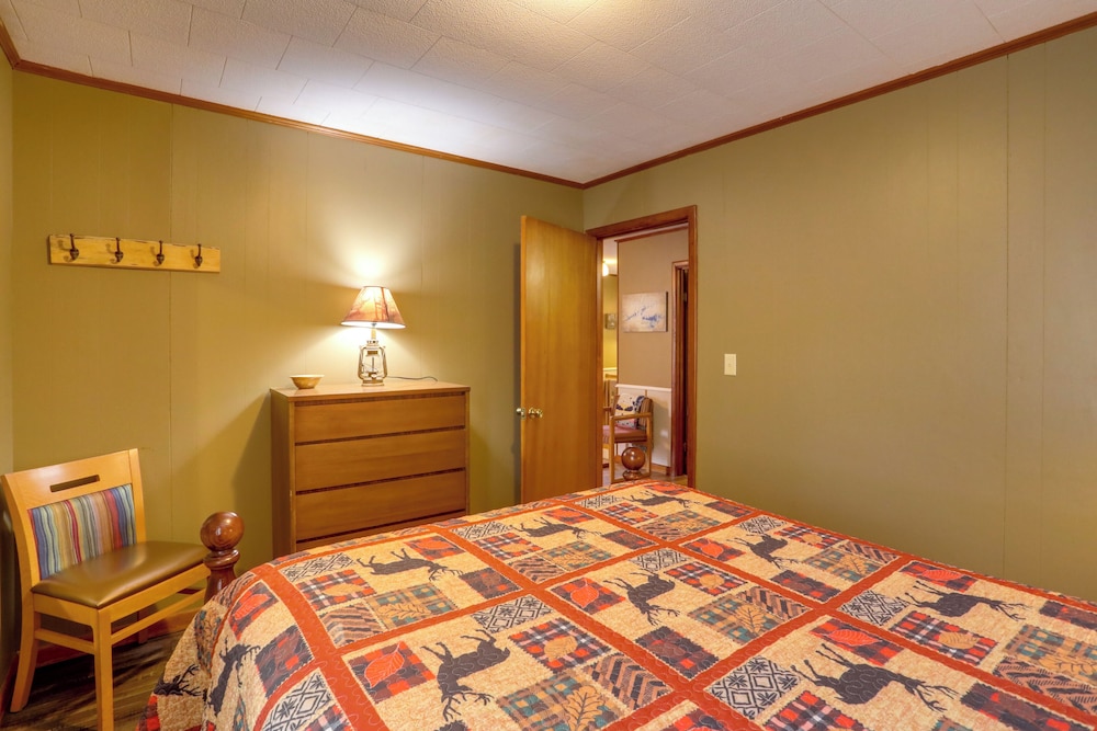 Outdoor Entertainment Areas: Greers Ferry Cottage!