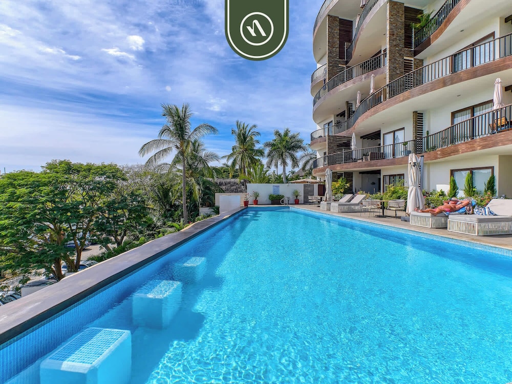 Oceanview 3 BR Condo Near the Beach - Pool