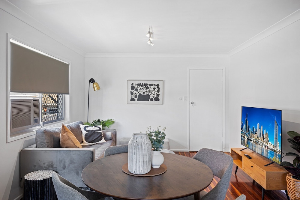 Windsor Cosy 2-bedroom Unit in Quiet Neighborhood