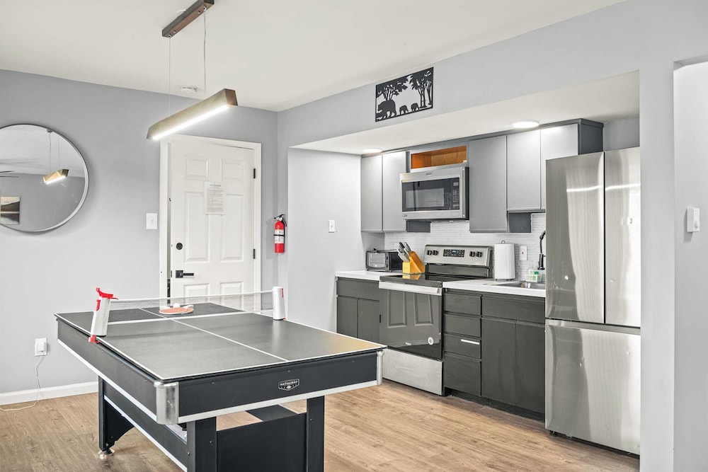 Lakeside Haven Ping Pong, Fire Pit & Mins to Big Boulder & Lake Harmony