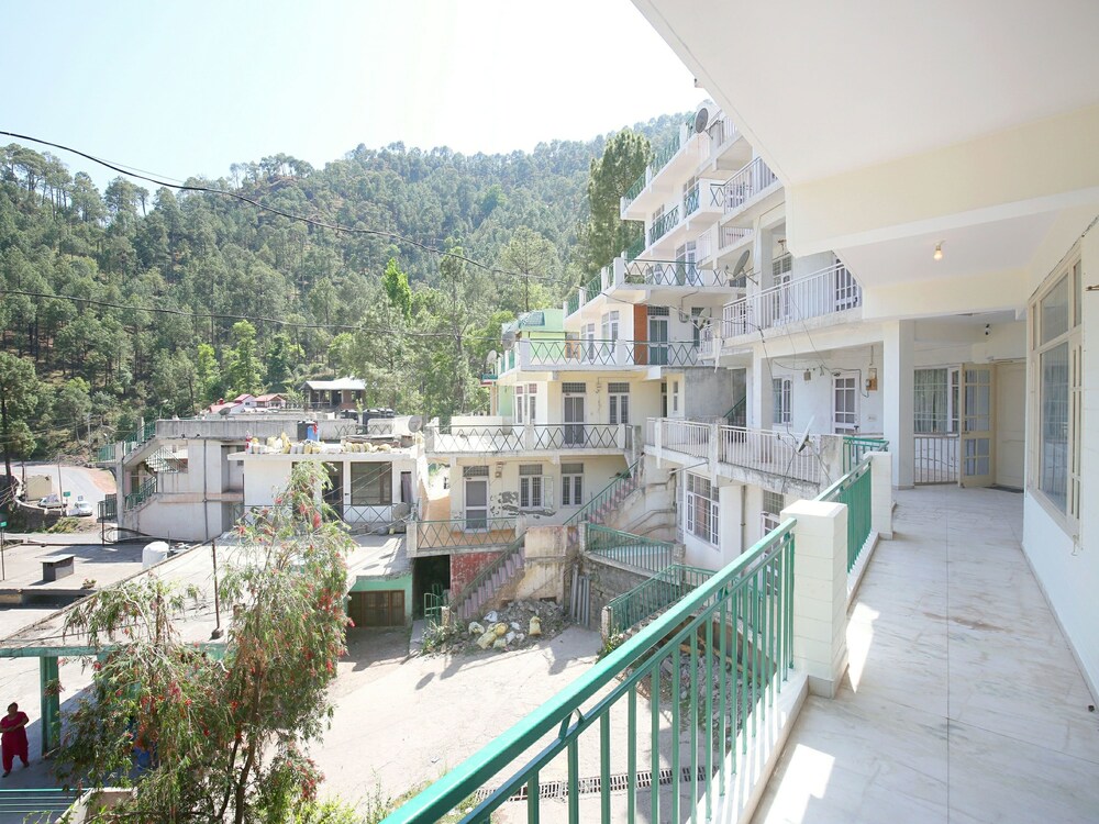 OYO 14084 Home Hill View Studio Barog - Property Image 4