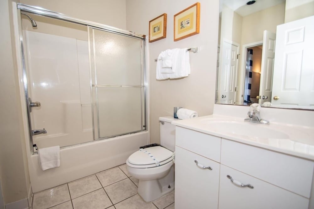 Canterbury Court 6 E 3 Bedroom Apts