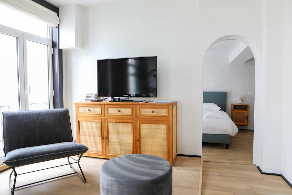 Denise - Belle Epoque Apartment With Modern Comfort