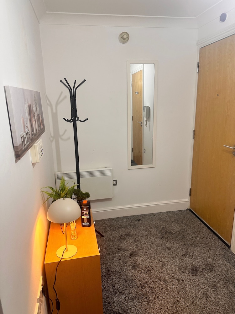 Charming Birmingham Apartment With Mini Balcony and Wifi With a Free Parking