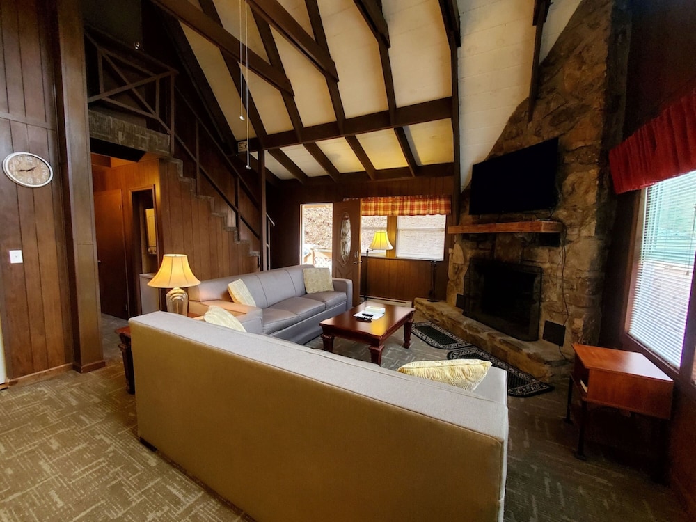 Mountain Getaway - Hidden Creek Chalet