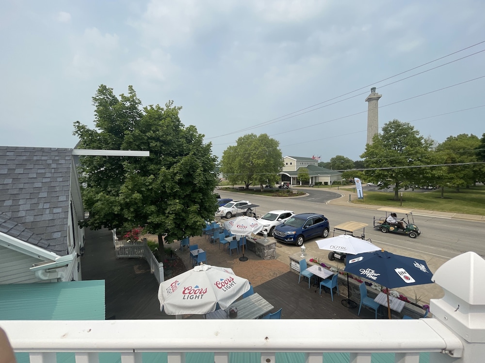 Harbour Square Suites