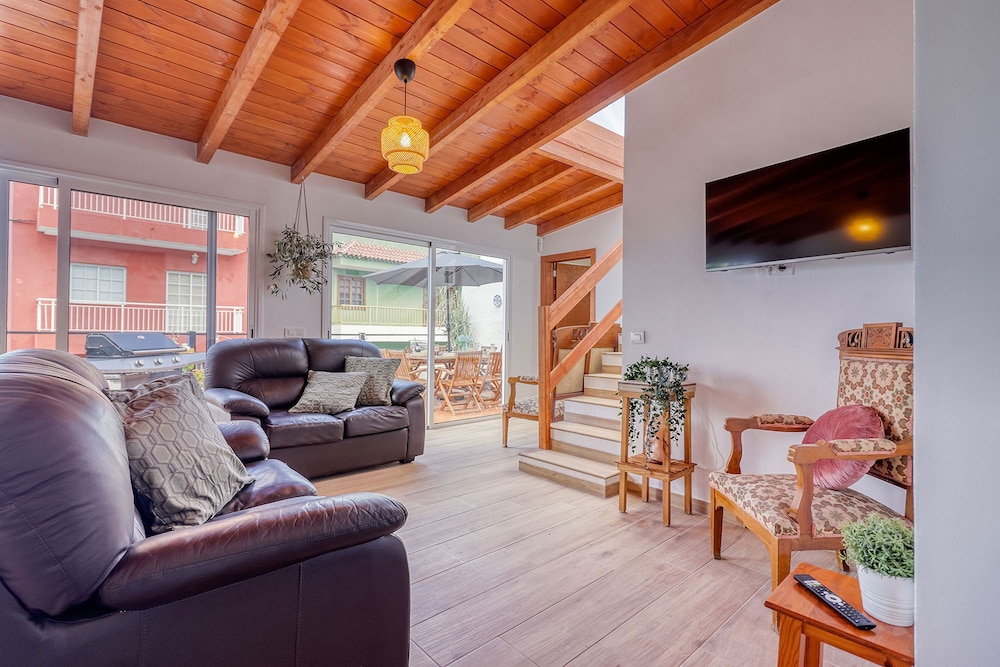 Cozy House w BBQ Teide Views Near City Center