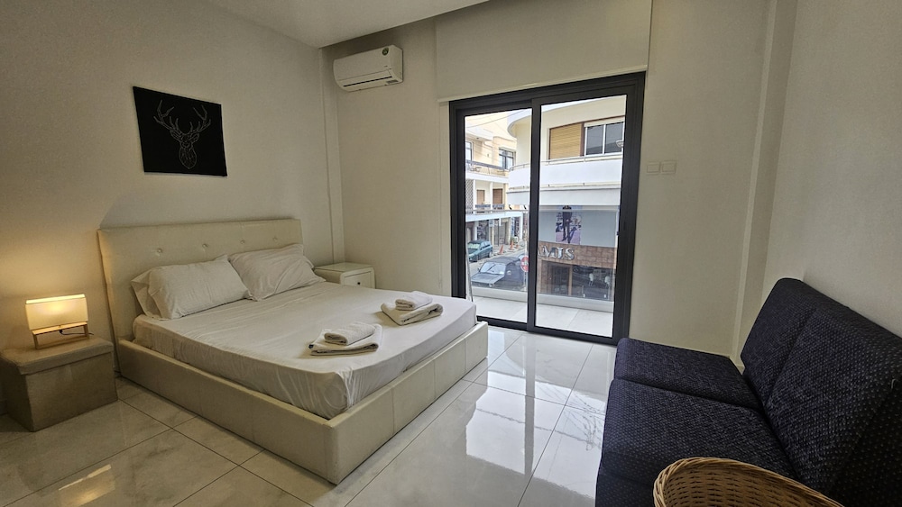 12 LCA - Stay Finibreeze Apartment