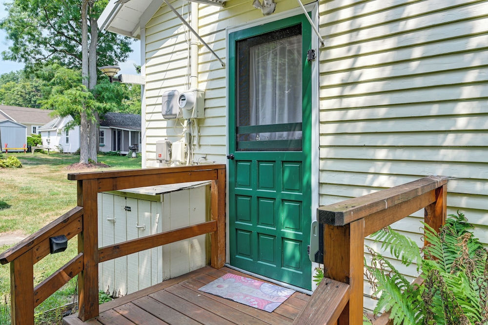 Dock & Rowboat: 'beechnut Bungalow' on Keuka Lake